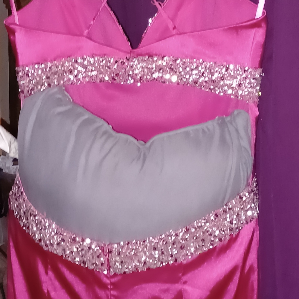 Dresses - Picture 7 of 16